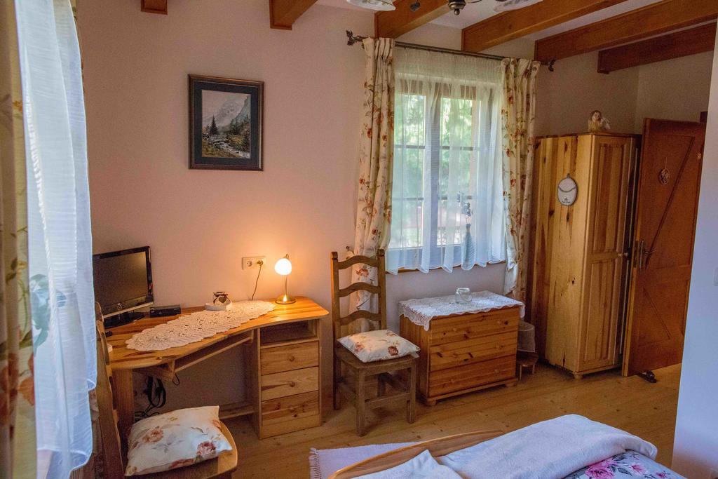 Willa nad Popradem Bed and Breakfast Piwniczna-Zdroj Esterno foto